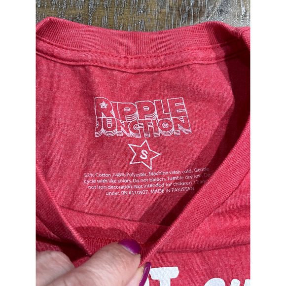 Ripple Junction Sriracha Hot Chili Sauce T-Shirt SMALL - Picture 5 of 5